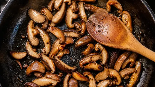 How to Cook Shiitake: Fresh or Dried Caps, Cooked Through